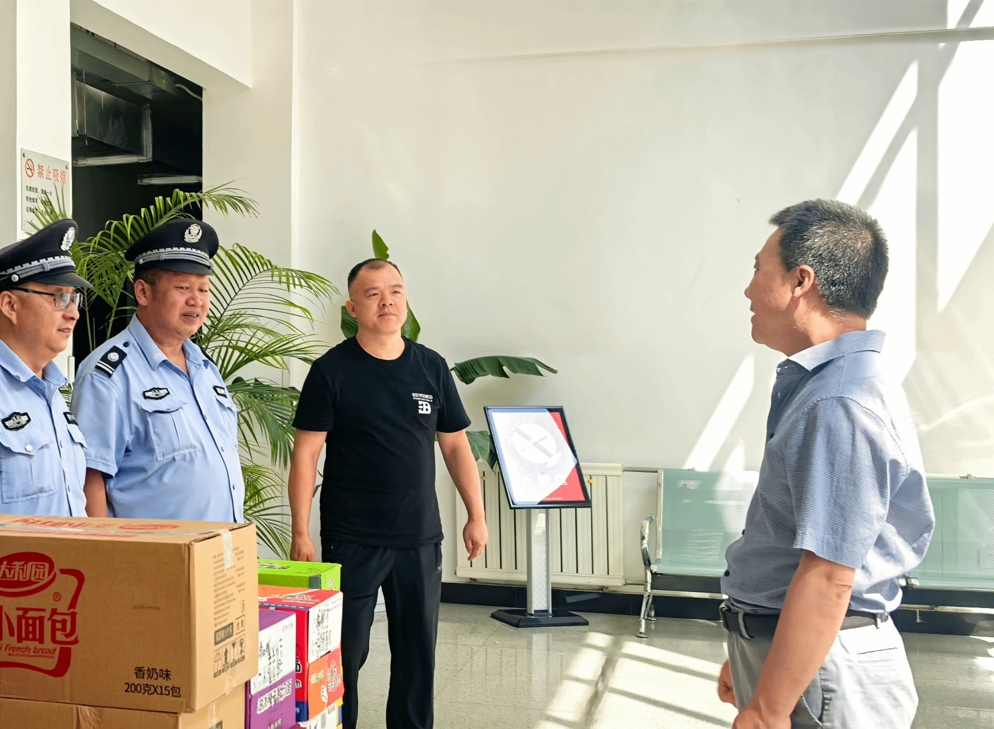 校工会开展“夏送清凉”活动  情暖一线职工