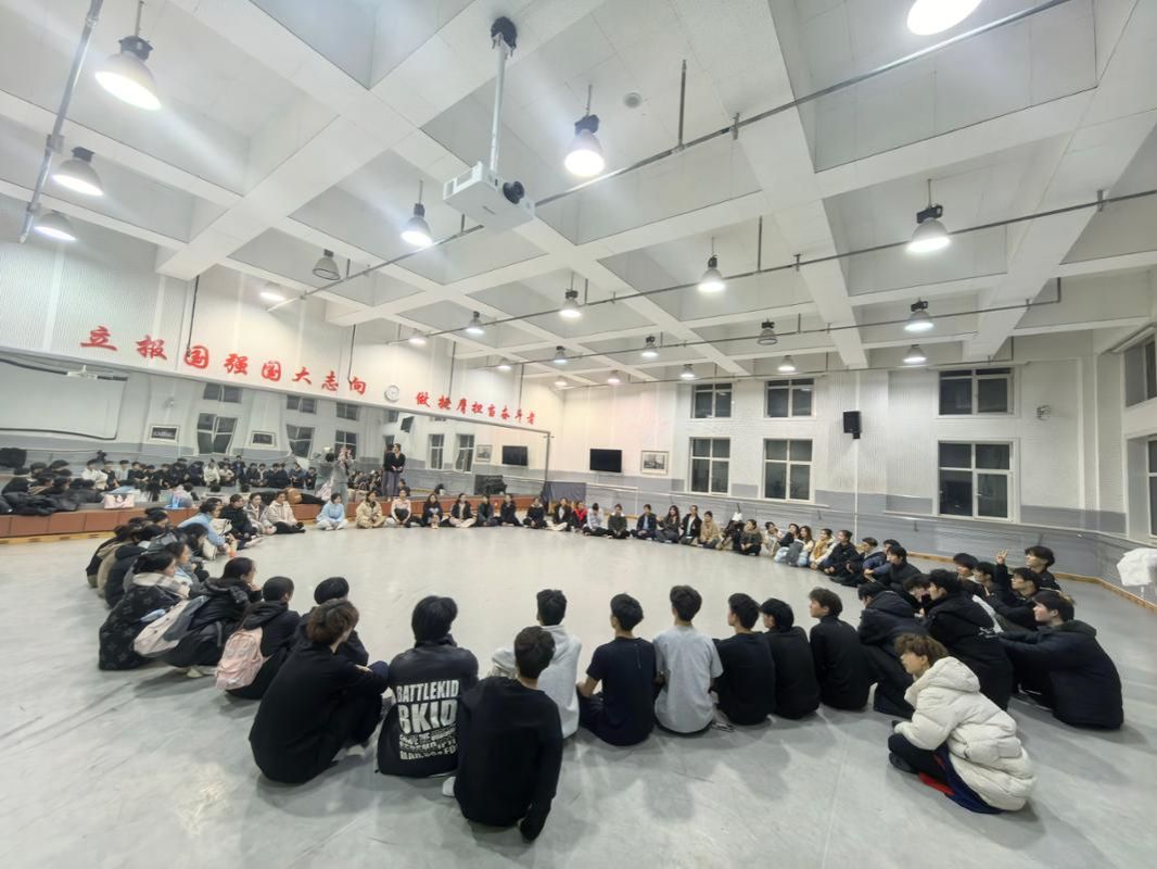 舞蹈红黑游戏
温情开展“感恩暖怀，诚信立身”主题活动——以德育之光点亮学子成长之路