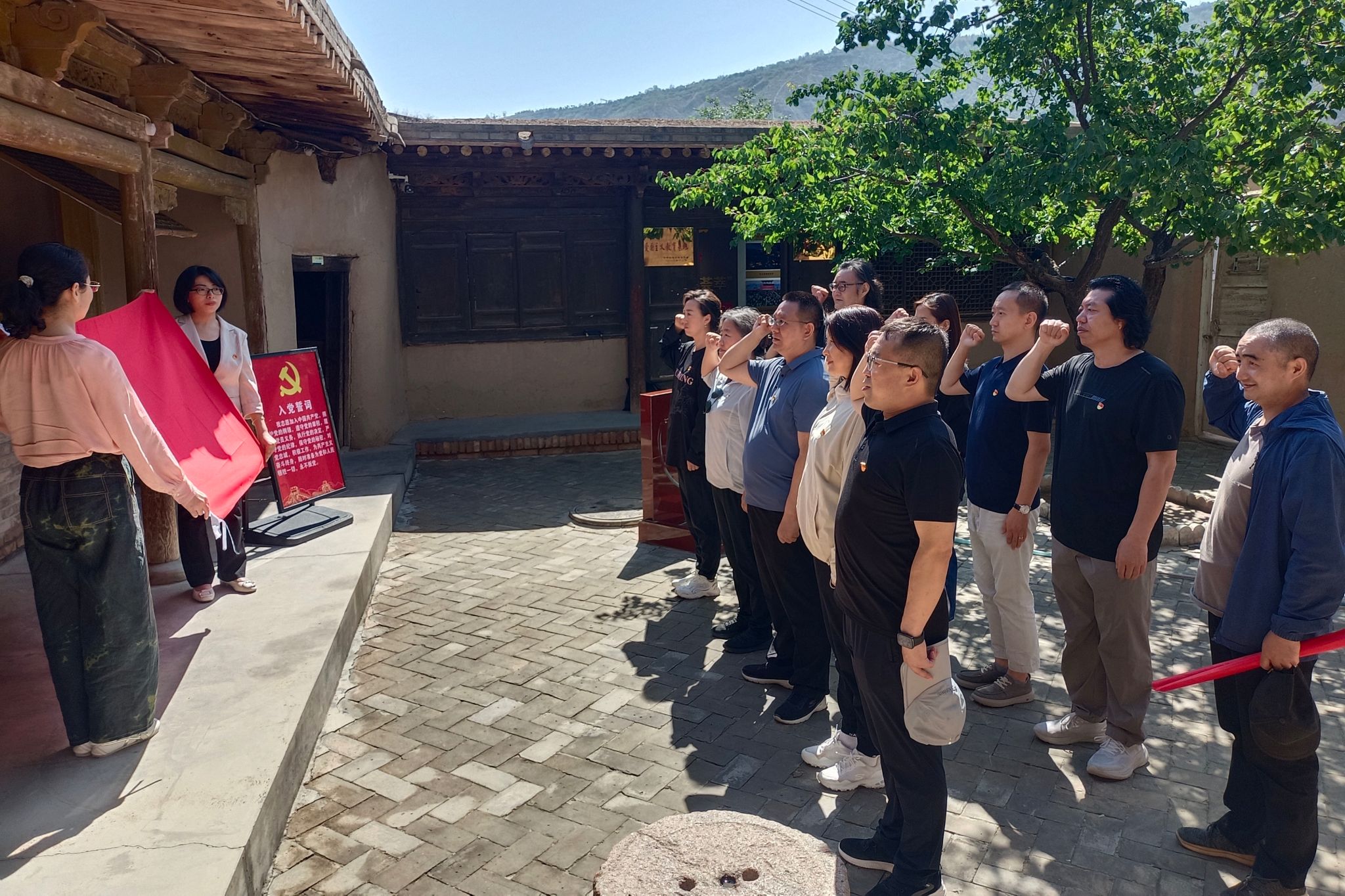 美术红黑游戏
教工党支部开展 “红色足迹•艺心向党”七一主题党日活动