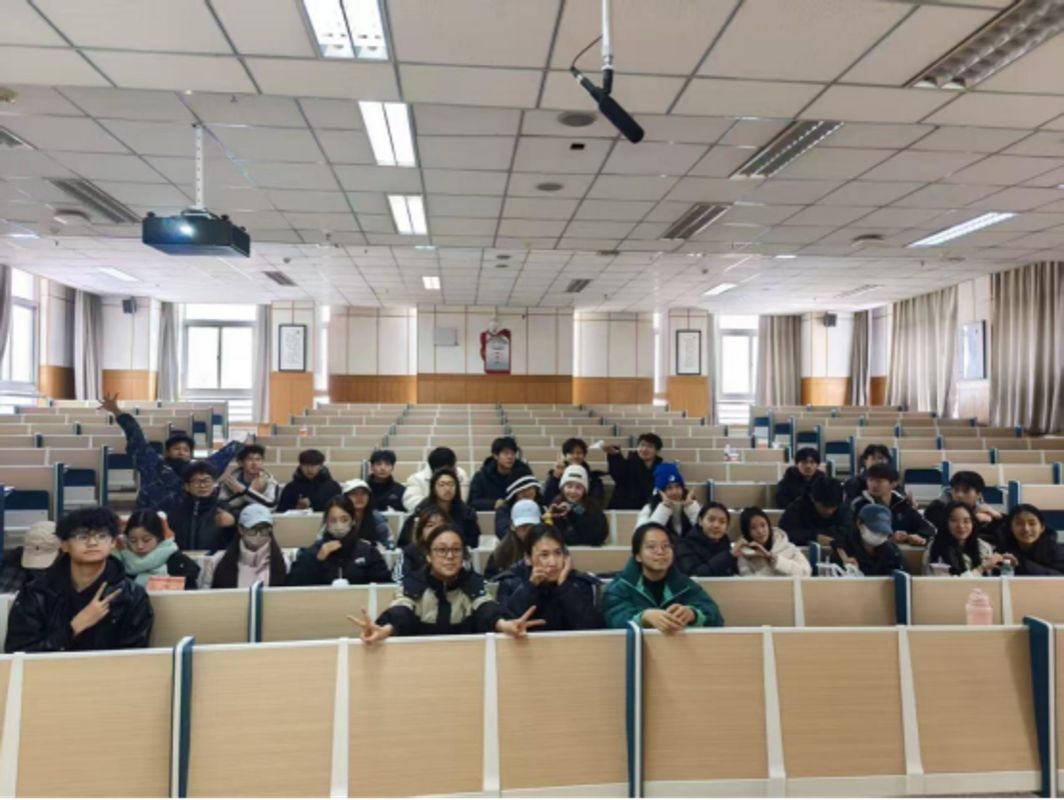 舞蹈红黑游戏
成功举办心理读书分享会