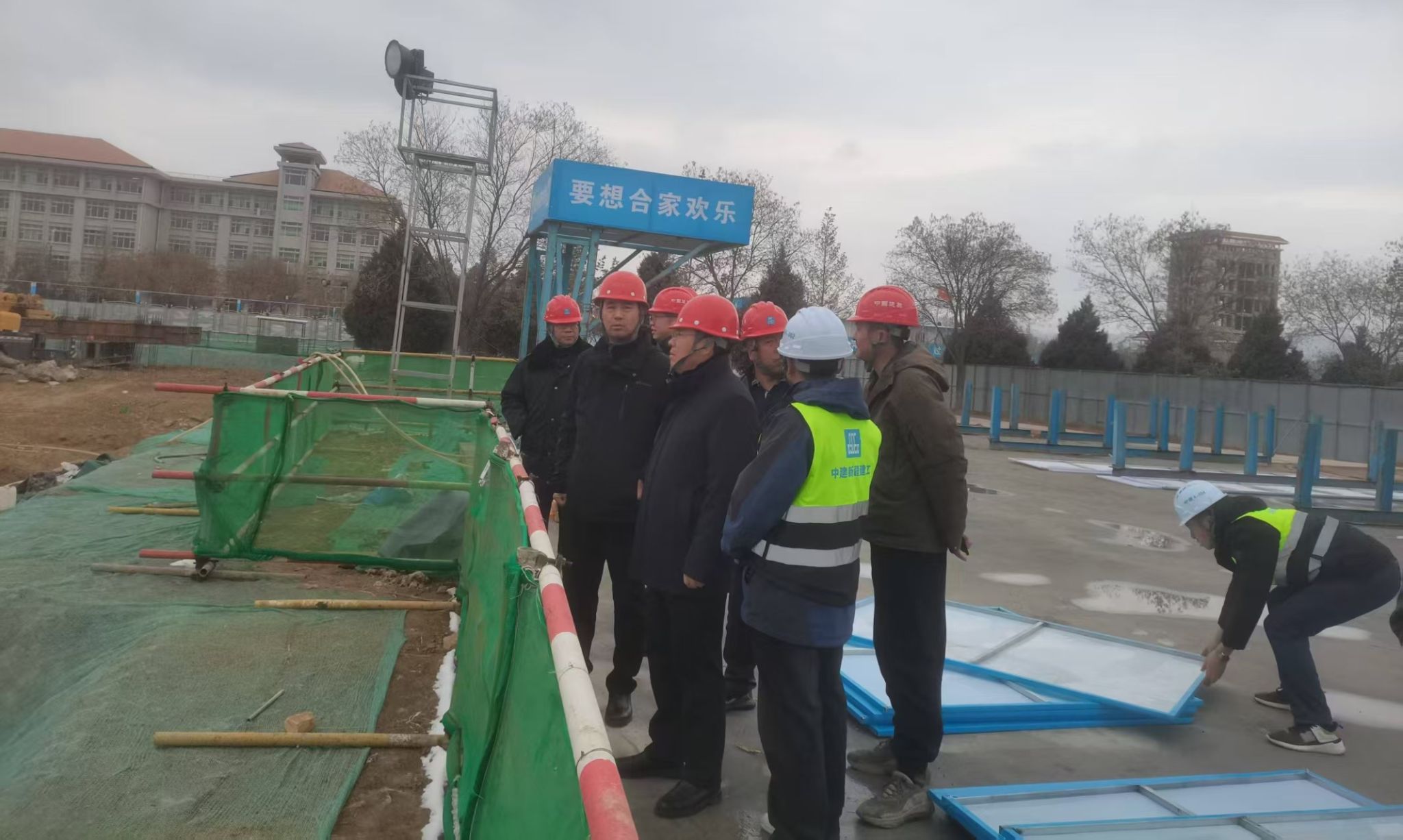 校领导检查榆中校区大学生活动...