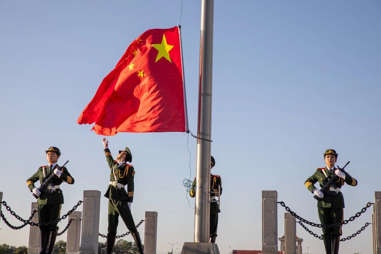 铭记烽火岁月，齐唱保卫黄河：西北民大新学期第一次升国旗仪式暨“开学第一课”点燃奋进激情