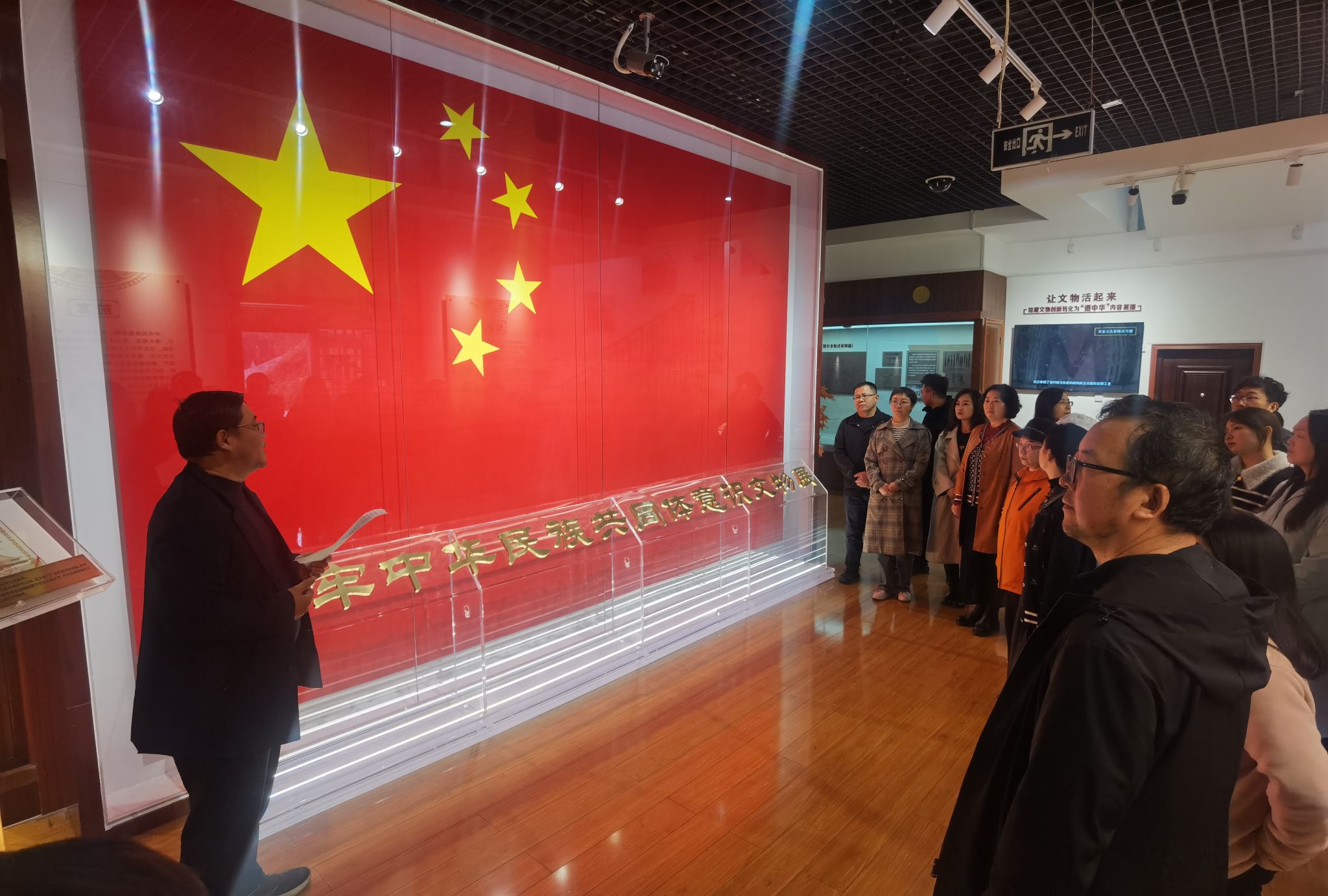 财务处党支部与图书馆西北新村校区党支部开展联学共建活动